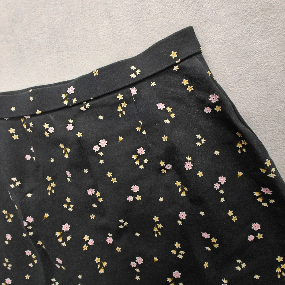LOFT‎ Ditsy Floral Mini Skirt Womens M Stretch Whimigoth Dainty Dark Romantic